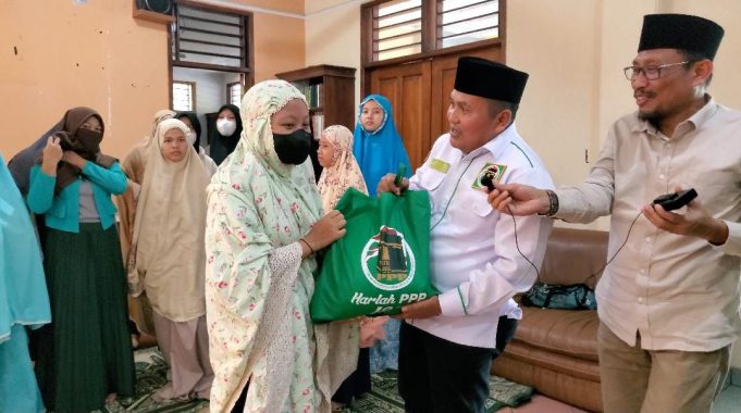 Harlah PPP Kota Bekasi Ke 49 Santunin Anak Yatim