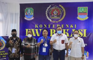 PLT. WALI KOTA BEKASI SECARA RESMI MEMBUKA ACARA KONFERENSI PWI BEKASI RAYA