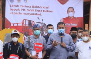 PLT WALI KOTA BEKASI SERAHKAN BAKTOR KE MASYARAKAT