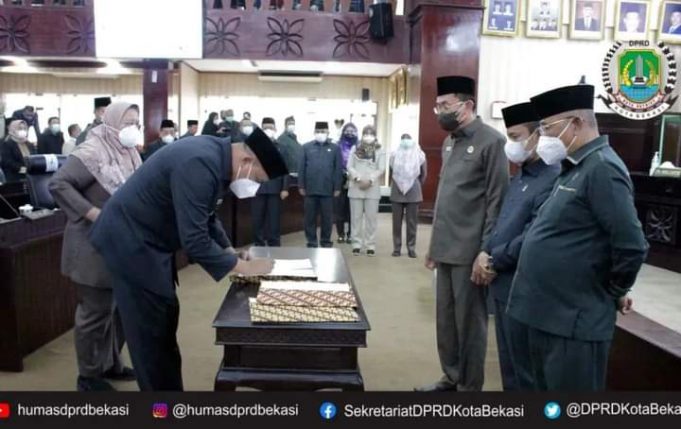 RAPAT PARIPURNA DPRD KOTA BEKASI MENGGANTI KETUA DPRD