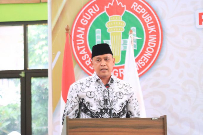 PLT WALI KOTA BEKASI BUKA KONFRENSI KERJA II PGRI