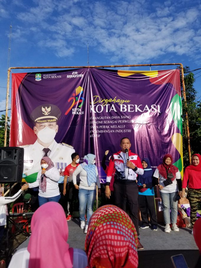 HUT KOTA BEKASI KE-25, KECAMATAN JATIASIH RAYAKAN SENAM MASAL DAN BAZAR UMKM