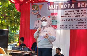 Plt. Ketua TP PKK Kota Bekasi, Wiwiek Hargono Buka Senam Massal dan Bazaar UMKM di Kecamatan Bekasi Timur