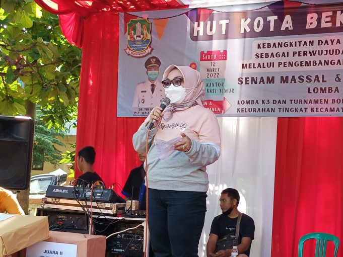 Plt. Ketua TP PKK Kota Bekasi, Wiwiek Hargono Buka Senam Massal dan Bazaar UMKM di Kecamatan Bekasi Timur