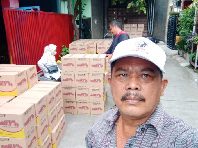 SUNGKONO BAGI MINYAK GORENG MURAH KEPADA PENGURUS RANTING DAN ANAK RANTING KEL.KALIABANG TENGAH