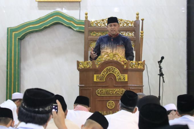 PLT WALI KOTA BEKASI BERSAMA FORKOPIMDA LAKSANAKAN TARAWIH KELILING