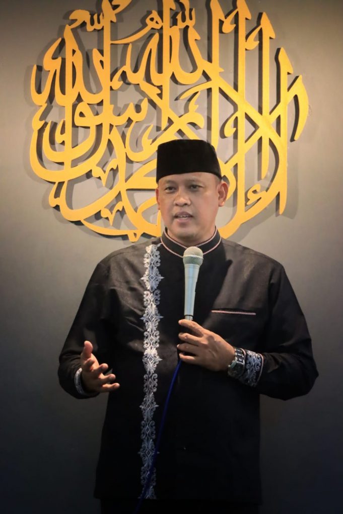 PLT. WALI KOTA BEKASI LAKSANAKAN SHOLAT JUMAT DI MASJID AL ISHLAH BOJONG RAWALUMBU