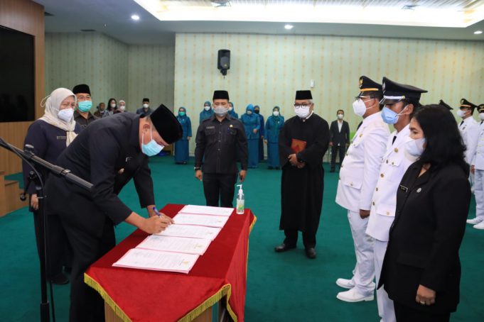 Hari ini 52 Pejabat Esselon III dan 20 Esselon IV di Lantik Plt. Wali Kota Bekasi.