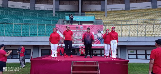 Ribuan Peserta Senam SICITA Kota Bekasi Memadati Stadion Candrabhaga Kota Bekasi Meraih MURI