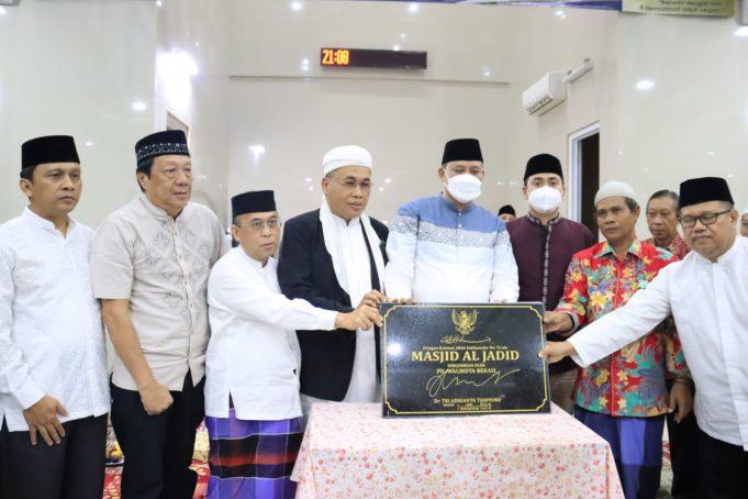 PLT. WALIKOTA BEKASI MERESMIKAN MASJID AL JADID KELURAHAN PEJUANG MEDAN SATRIA