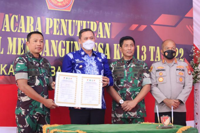 Penutupan Penandatangan Penyerahan Naskah Hasil Program TMMD Reguler ke 113 Tahun Anggaran 2022