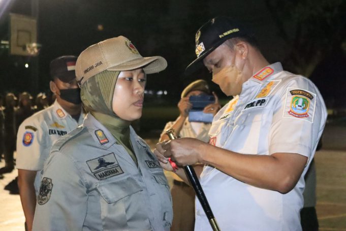 TRI ADHIANTO PLT WALI KOTA TUTUP PELATIHAN PEMGEMBANGAN APARATUR SATPOL PP