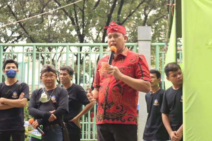 TRI ADHIANTO PLT. WALI KOTA BEKASI BUKA TURNAMEN BURUNG KICAU MANIA DI AREA STADION PATRIOT CHANDRABAGA