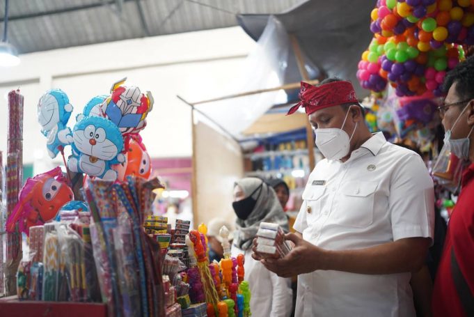 Tri Adhianto Plt. Wali Kota Bekasi Kunjungi Pasar Bantargebang