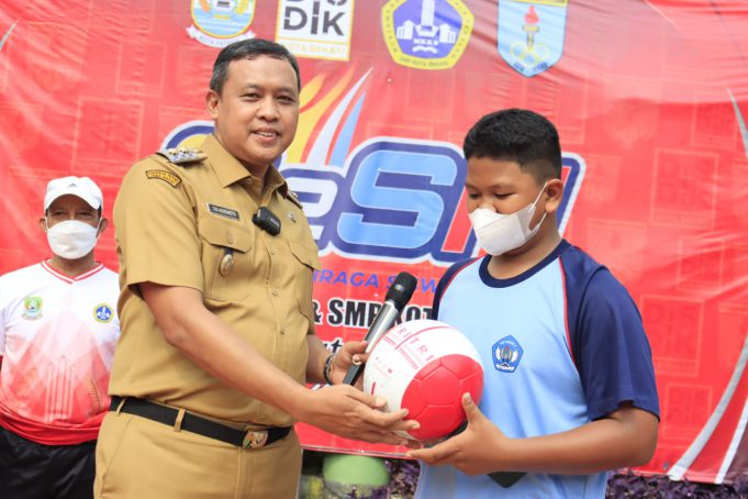 Tri Adhianto Plt.Walikota Buka Gelaran O2SN Tingkat SD dan SMP Se- Kota Bekasi