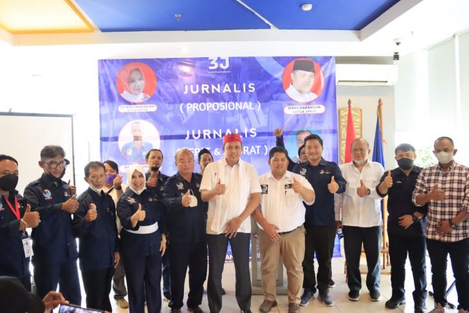 TRI ADHIANTO PLT. WALI KOTA BEKASI HADIRI PELANTIKAN PENGURUS DPD IWO INDONESIA KOTA BEKASI