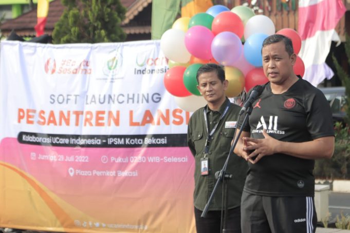 TRI ADHIANTO PLT. WALI KOTA BEKASI SENAM BERSAMA ASN LINGKUP SEKDA DIRANGKAI LAUNCHING PESANTREN LANSIA