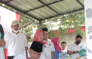 PLT. WALIKOTA TRI ADHIANTO LAKUKAN PELETAKAN BATU PERTAMA DIMUSHOLAH AR RAHMAN PERWIRA BEKASI UTARA