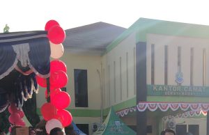 TRI ADHIANTO PLT. WALI KOTA LEPAS GERAK JALAN SEHAT KECAMATAN BEKASI BARAT
