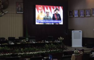 TRI ADHIANTO PLT. WALI KOTA BEKASI RAPAT PARIPURNA DPRD MENDENGARKAN PIDATO KENEGARAAN RI