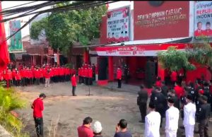 DPC PDI PERJUANGAN KOTA BEKASI GELAR UPACARA HUT RI KE 77 DI HALAMAN SEKRETARIAT DPC
