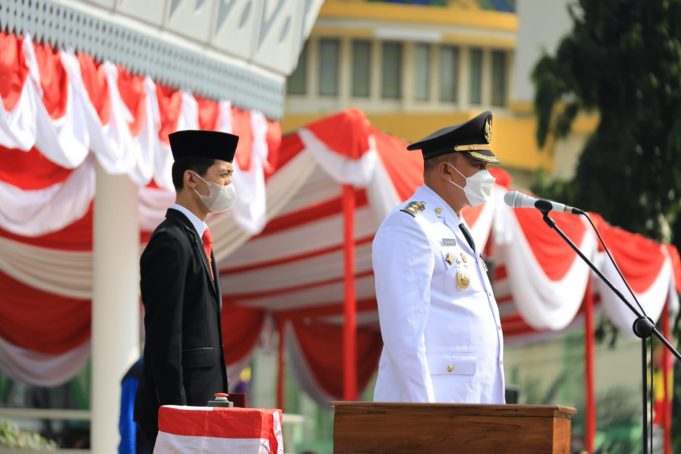 TRI ADHIANTO PLT. WALI KOTA BEKASI PIMPIN APEL UPACARA PERINGATAN HUT RI KE 77
