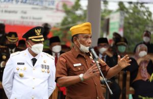 Dr.Tri Adhianto Plt. Wali Kota Bekasi Ajak Veteran Naik Podium Saat Peringatan HUT RI Di Kota Bekasi