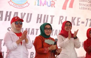 Peringatan HUT Kemerdekaan RI Ke 77, Wiwik Hargono Plt. Ketua TP PKK Kota Bekasi Hadiri Festival Budaya Patriot Bekasi Timur