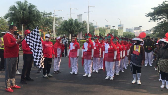 Semarak HUT RI 77 di Medan Satria Tri Adhianto Plt Wali Kota Lepas Peserta Jalan Santai