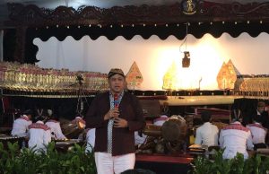Tri Adhianto Plt.Wali Kota : Menonton Pagelaran Wayang Banyak Pesan Bagi Kehidupan