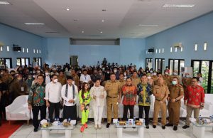 TRI ADHIANTO PLT. WALI KOTA BEKASI SERAHKAN SET TOP BOX DARI EMTEX UNTUK MASYARAKAT KOTA BEKASI