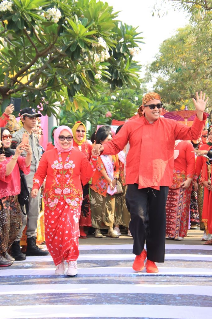 KOTA BEKASI TAMPIL BEDA, GELAR CVD DENGAN TEMA BERKEBAYA