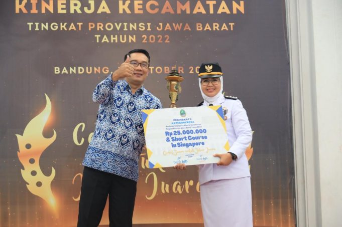 KECAMATAN BEKASI TIMUR SABET JUARA I KINERJA KECAMATAN TERBAIK SE PROVINSI JABAR