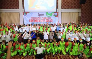 TRI ADHIANTO PLT. WALI KOTA BEKASI KUKUHKAN PARA ATLET YANG AKAN BERTANDING PORDA PROVINSI