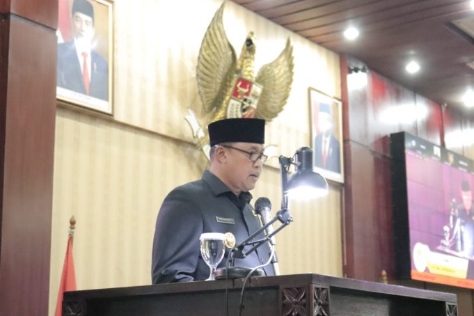 TRI ADHIANTO PLT. WALI KOTA BEKASI HADIRI RAPAT PARIPURNA KESEPAKATAN ANTARA PEMKOT BEKASI DENGAN DPRD KOTA BEKASI