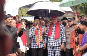 TRI ADHIANTO PLT. WALI KOTA BEKASI SAMBUT GUBERNUR JAWA BARAT DI ACARA RIKSA BUDAYA KRANGGAN JAWA BARAT