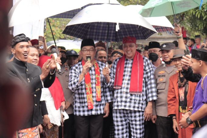 TRI ADHIANTO PLT. WALI KOTA BEKASI SAMBUT GUBERNUR JAWA BARAT DI ACARA RIKSA BUDAYA KRANGGAN JAWA BARAT