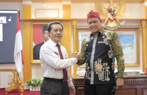 PLT. WALI KOTA BEKASI TRI ADHIANTO PERSENTASI DIHADAPAN TIM JURI KEMENDAGRI
