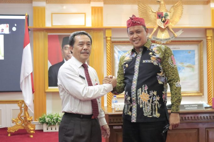 PLT. WALI KOTA BEKASI TRI ADHIANTO PERSENTASI DIHADAPAN TIM JURI KEMENDAGRI