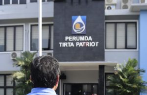 TRI ADHIANTO PLT. WALI KOTA BEKASI BERHARAP PENINGKATAN MUTU PDAM TIRTA PATRIOT AGAR LAYAK UNTUK DIMINUM JUGA