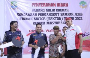 254 RW Terbaik Mendapat Bantuan Baktor Dari Pemerintah Kota Bekasi