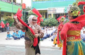 Untuk Menggali Potensi Siswa Wiwik Hargono Kunjungi SMPN 32, SMPN 11, SMPN 56 di Bekasi Timur
