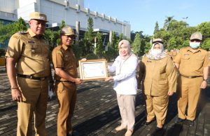 Saat Apel, Pemkot Bekasi Terima Penghargaan Sebagai Pemerintah Dengan Kinerja Penyaluran DAK Fisik Terbaik Ketiga Tahun 2022 Dari Dirjen Perbendaharaan Jabar
