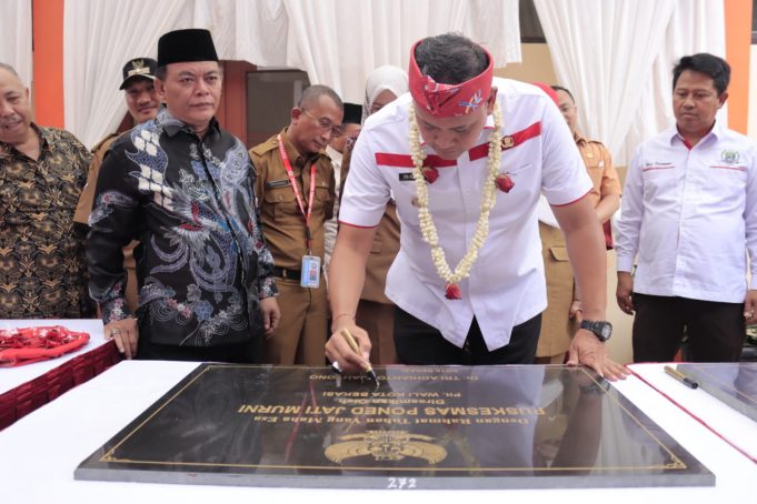 Tri Adhianto Plt. Wali Kota Bekasi Resmikan Operasional Puskesmas Baru