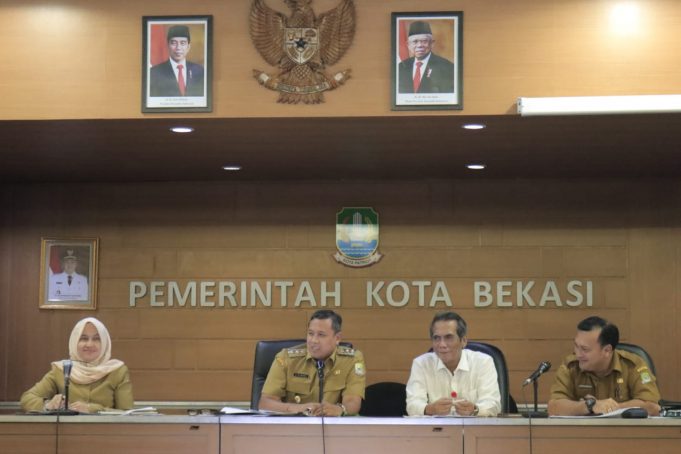 Tri Adhianto Plt. Wali Kota Bekasi Pimpin Rapat Evaluasi Reformasi Birokrasi Tematik: “Saya Optimis Kita Akan Raih Hasil yang Terbaik”.