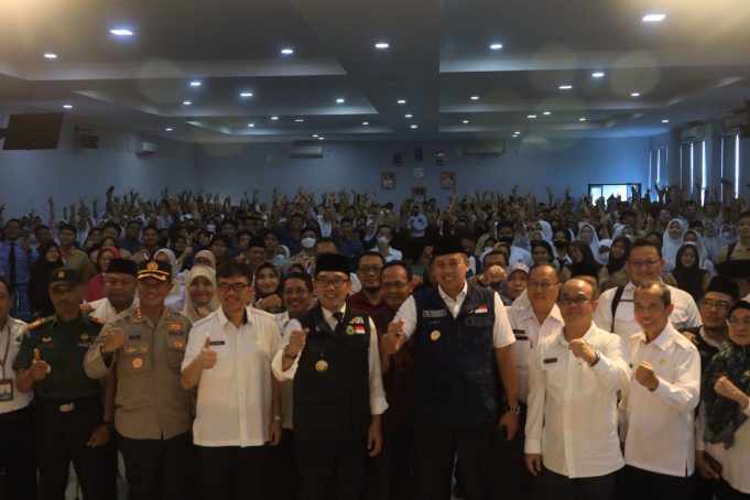 Gubernur Jawa Barat Dalam Kunjungan ke SMKN 2 Kota Bekasi Berpesan Agar Stop Perundungan