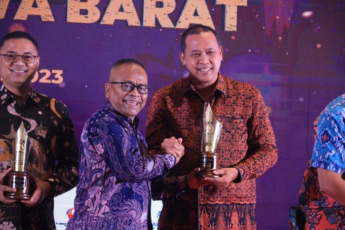 Tri Adhianto Plt.Wali Kota Bekasi Raih Predikat _Pupuhu Pangaping_ di Acara Puncak Hari Pers Nasional (HPN) Tingkat Jawa Barat Tahun 2023