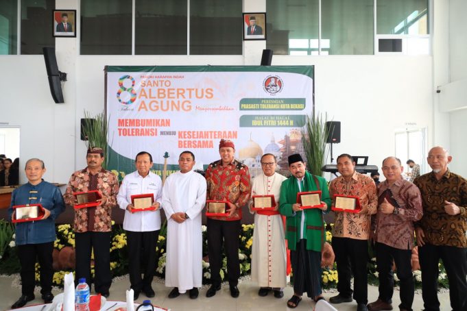 Hadir di Gereja Paroki, Tri Adhianto Plt. Wali Kota Bekasi Eratkan Keberagaman Agama di Kota Bekasi