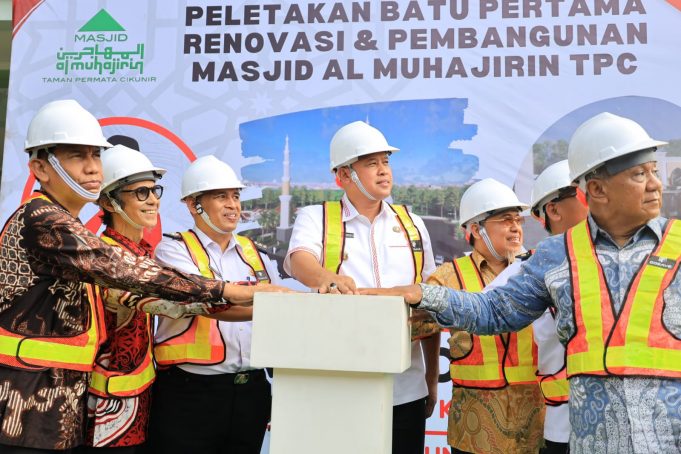 Tri Adhianto Plt. Wali Kota Bekasi Hadiri Peletakkan Batu Pertama Renovasi dan Pembangunan Masjid Al-Muhajirin Kelurahan Jakamulya, Bekasi Selatan