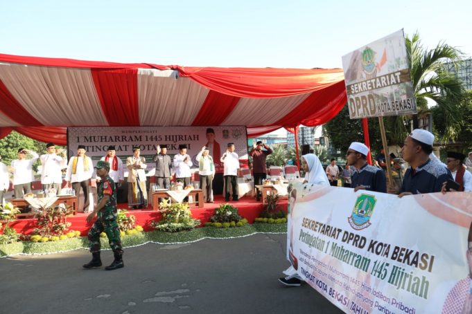 Pegawai Pemerintahan Kota Bekasi Ramaikan Pawai 1 Muharram 1445 H